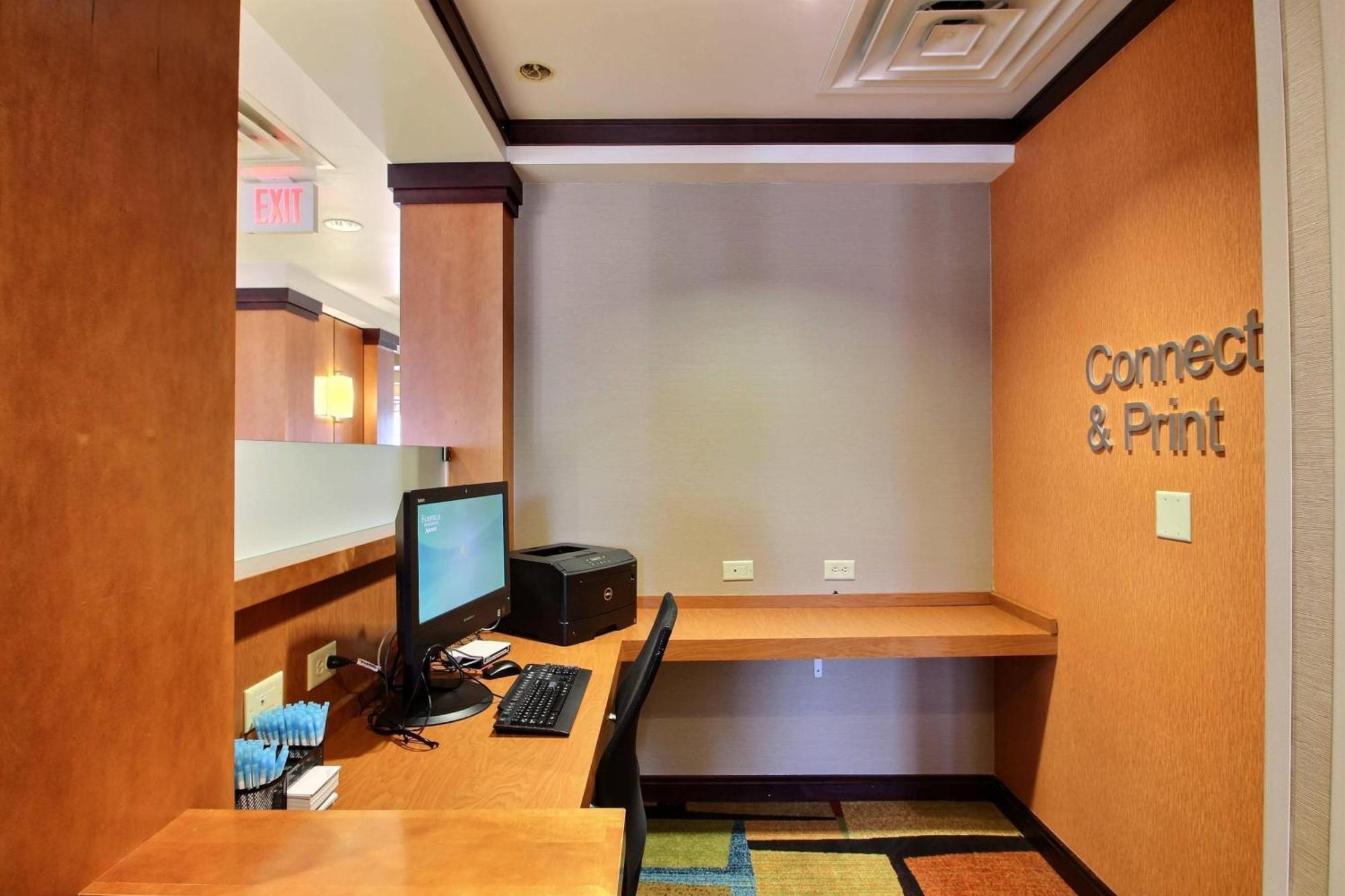 Fairfield Inn & Suites By Marriott Milwaukee Airport Oak Creek Exterior photo